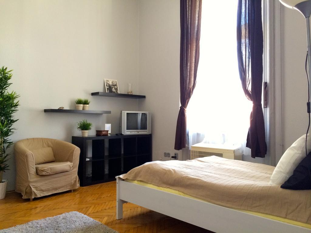 Budget Apartment By Hi5 - Oktober 6 Str 4 Budapest Exterior photo